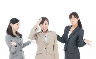 3人の女性がおしゃべりしている画像.jpg