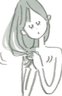 コンディショナーを髪の毛に刷り込んでいる女性の画像.jpg