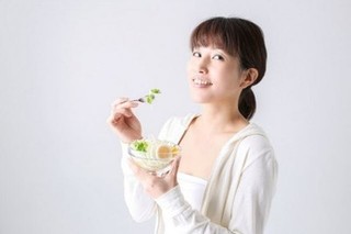 スイーツを食べる画像.jpg