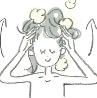 手でシャンプーを泡立てている女性の漫画の画像.jpg