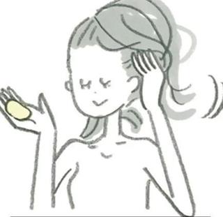 手にシャンプーを取っている女性の漫画の画像.jpg